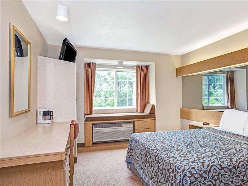 Days Inn By Wyndham Sturbridge Bagian luar foto