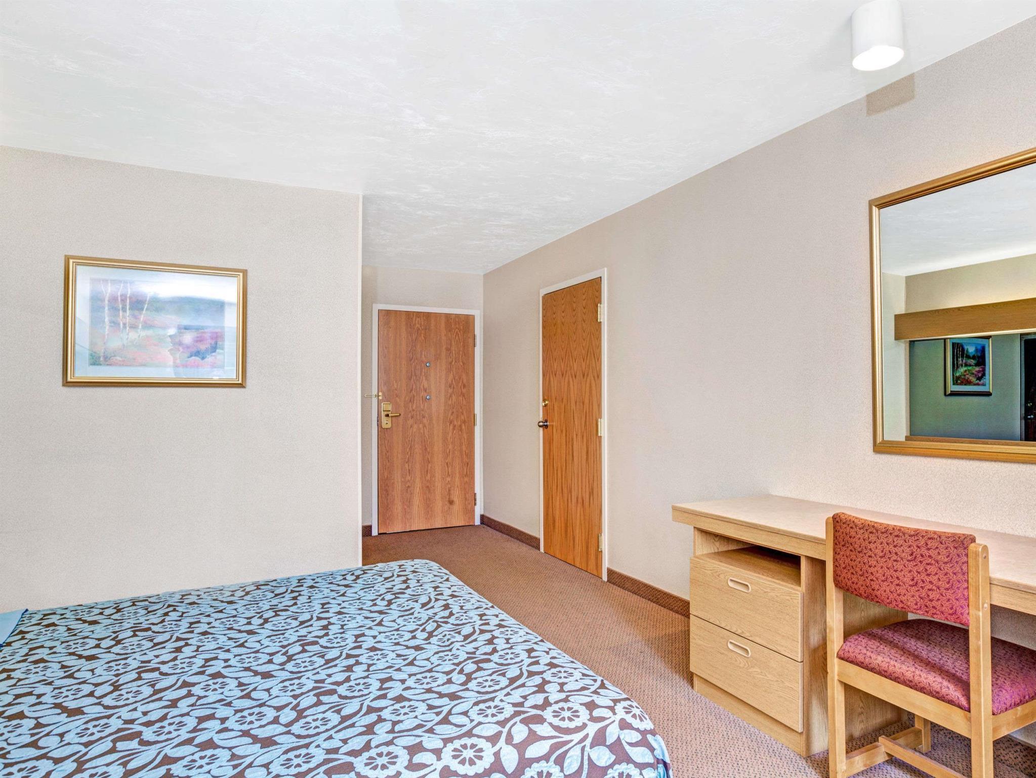 Days Inn By Wyndham Sturbridge Bagian luar foto