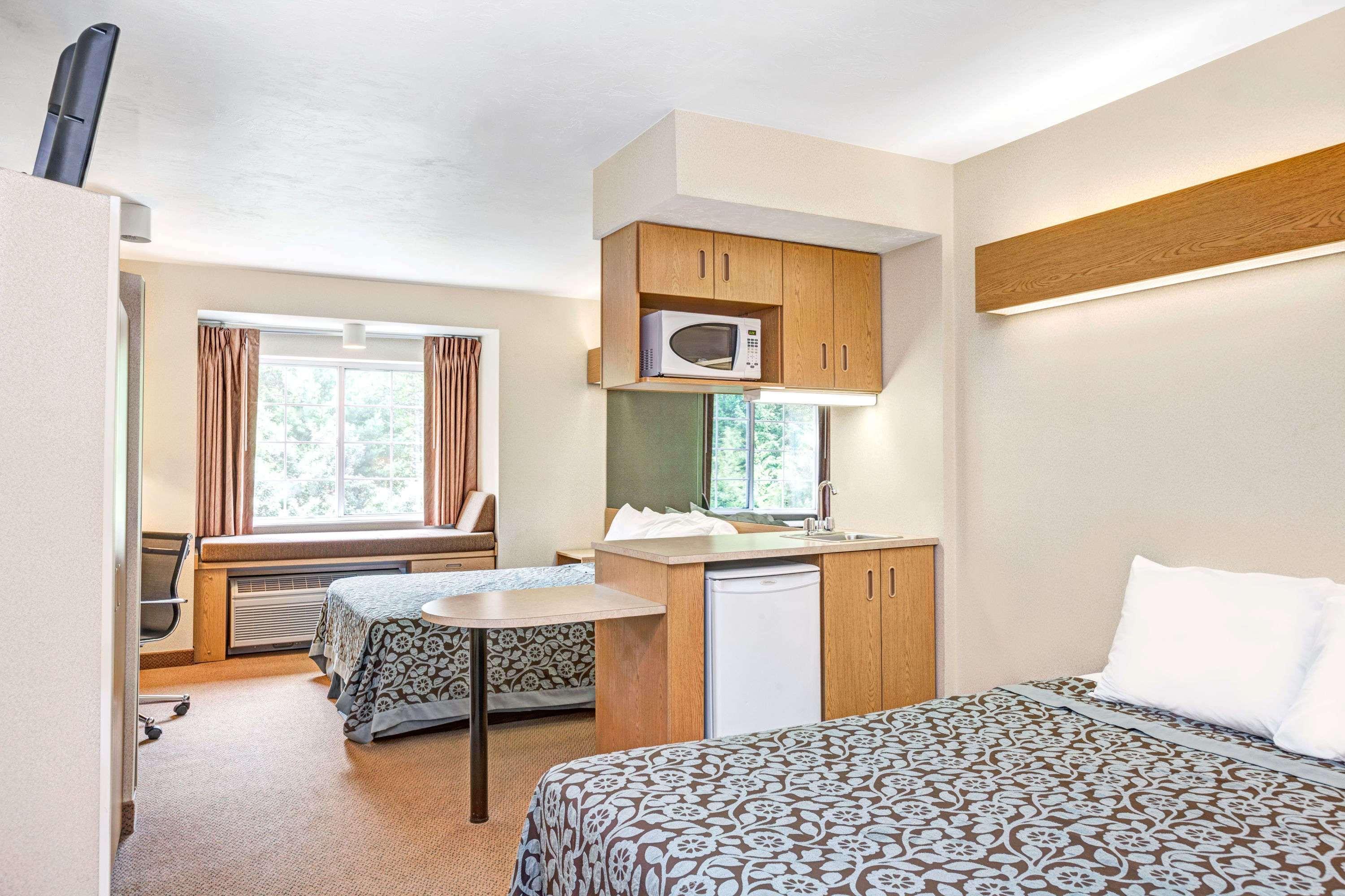 Days Inn By Wyndham Sturbridge Bagian luar foto