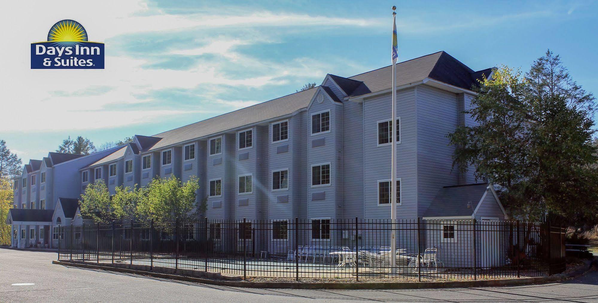 Days Inn By Wyndham Sturbridge Bagian luar foto